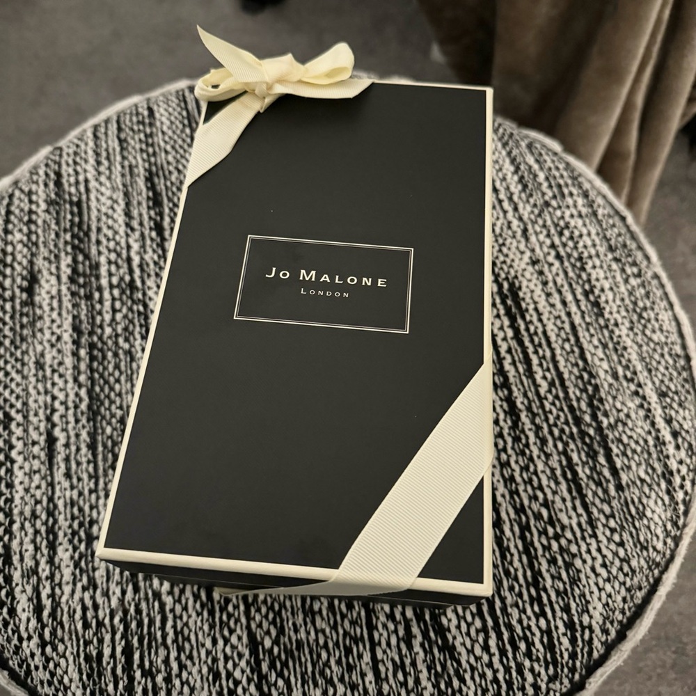 New Jo Malone honeysuckle and davana scented candle